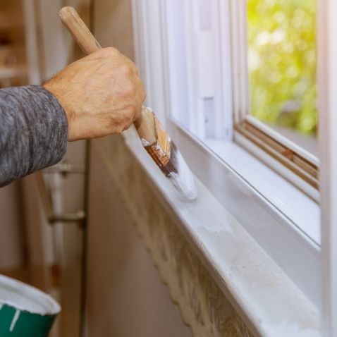 Így fesd át a beltéri ajtókat és ablakokat a tavasz során!